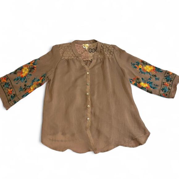 Fig and flower medium embroidered womens blouse - Picture 2 of 8